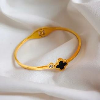 Versace Unisex Bracelet — a bold statement of sophistication and style.